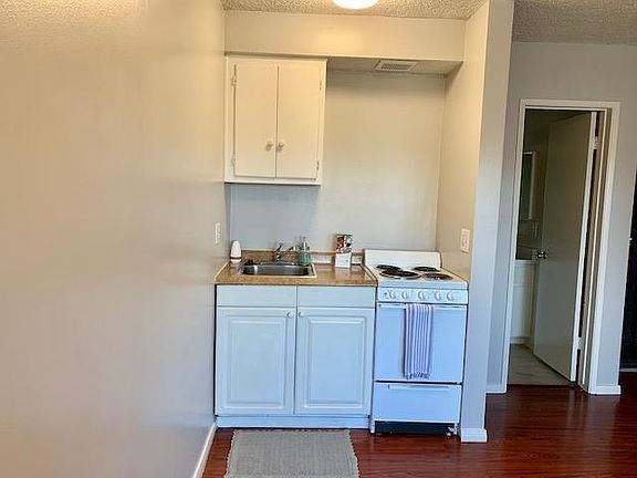 5th image of 2450 E 6th St APT 17