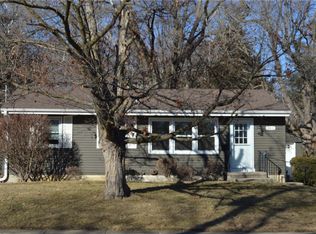 3401 Hillcrest Dr, Des Moines, IA 50310