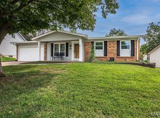 620 Riverside Dr, Saint Charles, MO 63304