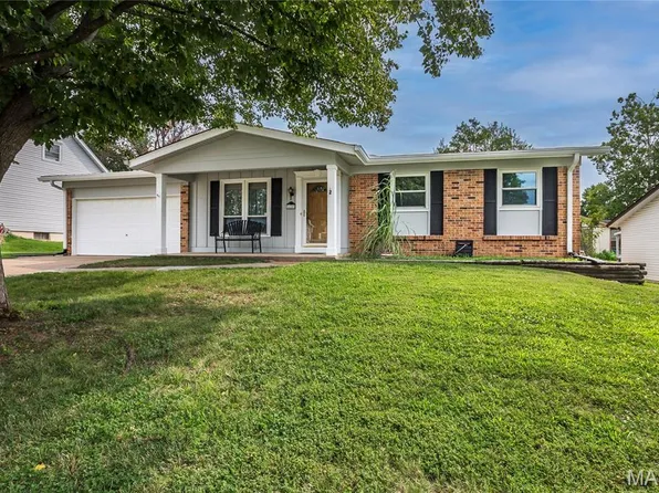 620 Riverside Dr, Saint Charles, MO 63304
