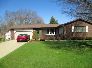 8661 Caprice Dr, Jenison, MI 49428