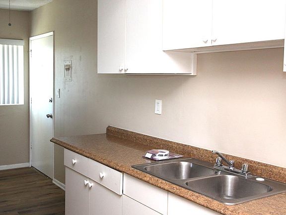 4th image of 1809 E Wilshire Ave APT 1