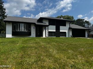 3748 S Beverly Hills Dr, Toledo, OH 43614