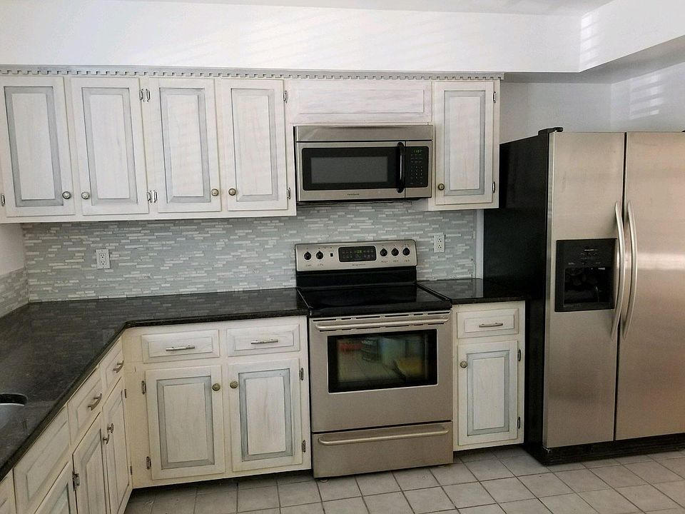 2nd image of 1020 N Green Dr