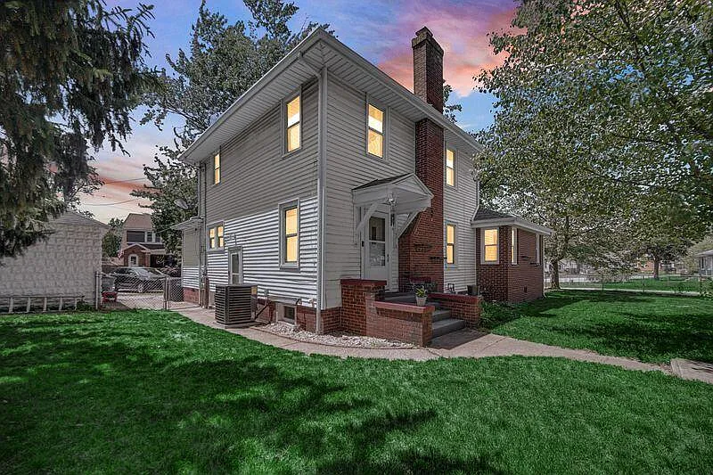 101 Dunlap St photo 1
