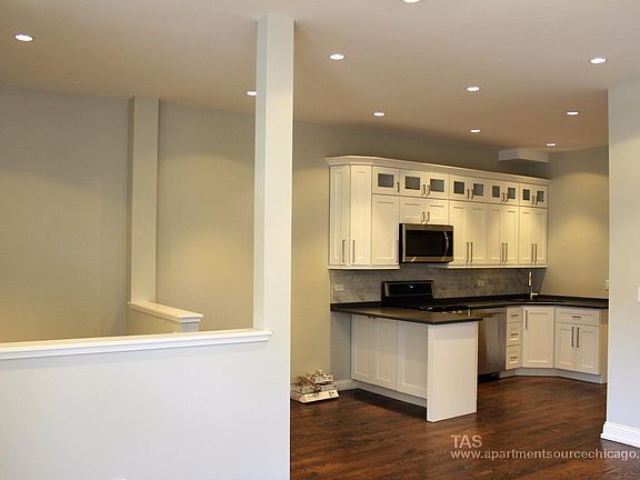 4th image of 2538 N Southport Ave APT 1R
