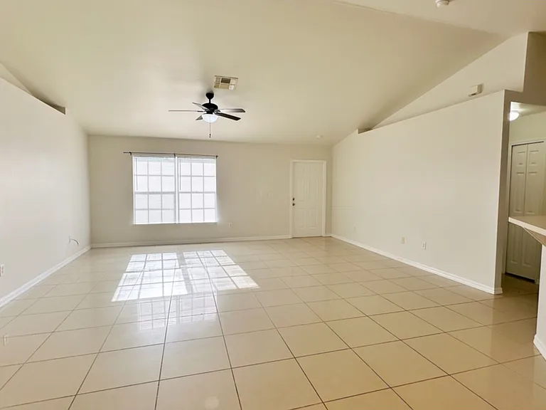 2034 NE 8th Pl — Photo 4