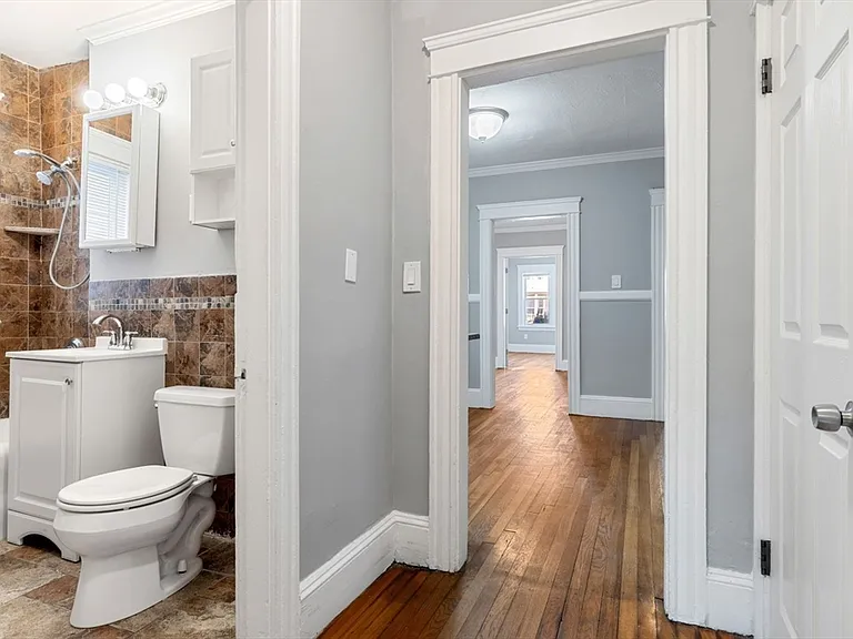 193 Florence St #1R — Photo 10