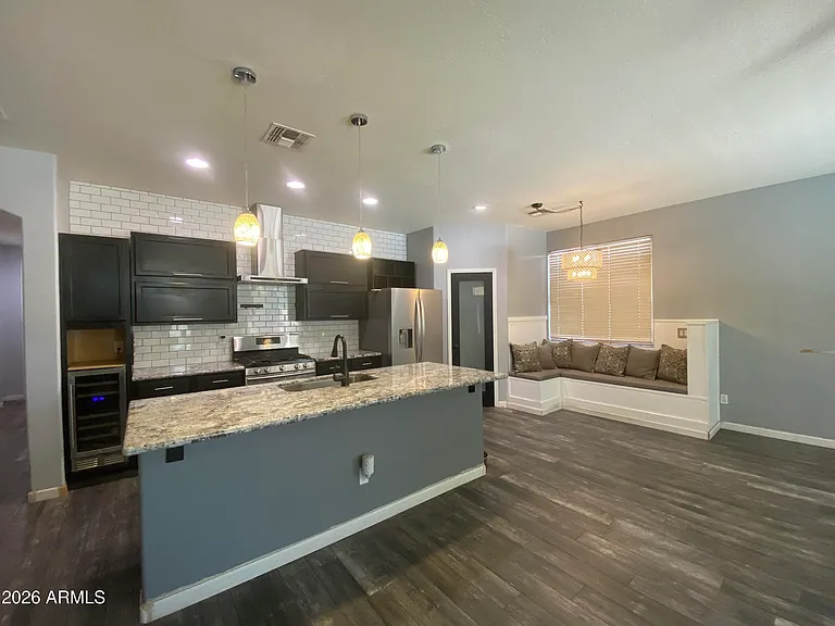 7721 S 68th Dr — Photo 4
