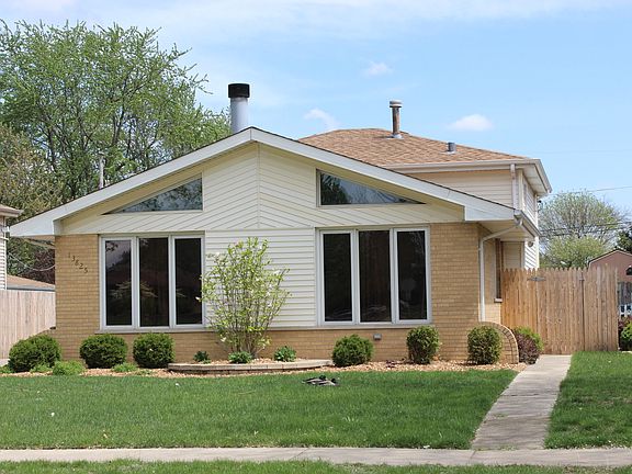 3rd image of 13825 Laramie Ave