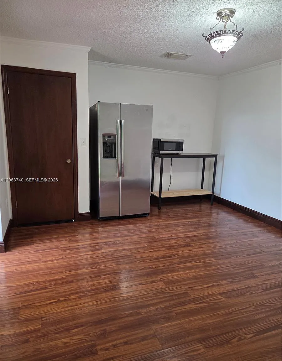 South Miami Lakes — Photo 1