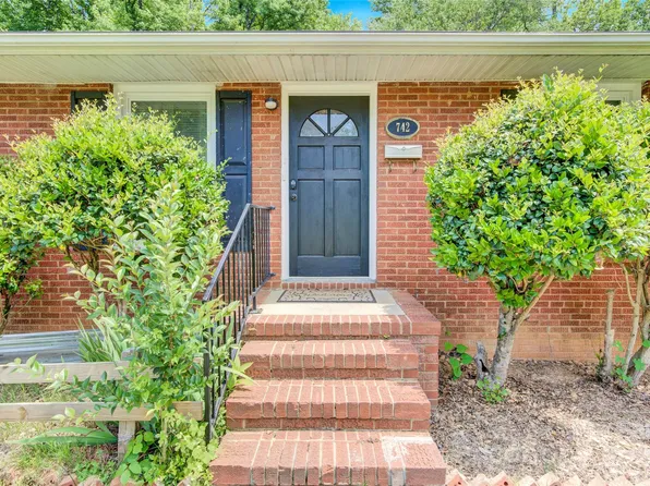 742 Harwyn Dr, Charlotte, NC 28215