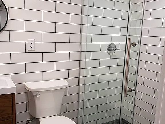 5th image of 1672 Jefferson Ave