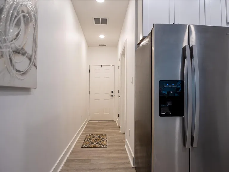 21201 Portsmouth Cv #5 — Photo 9