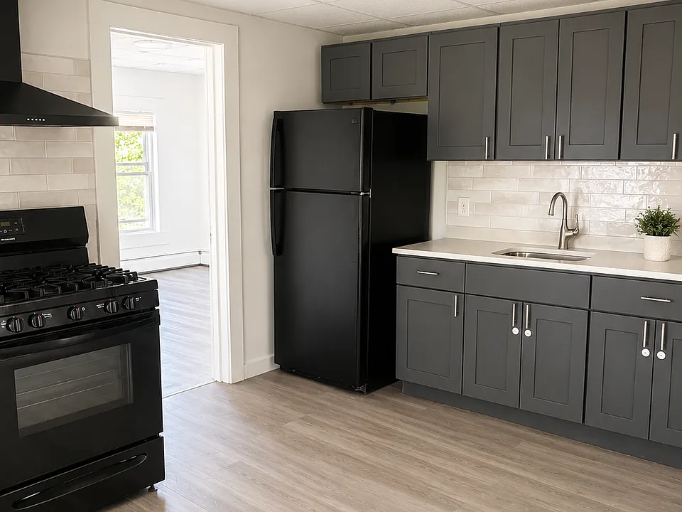 66 Broadway #3L