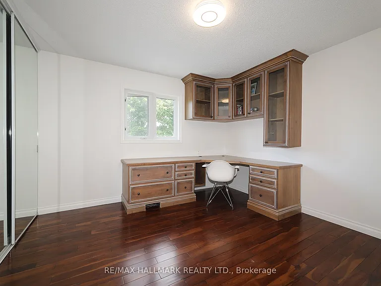 58 Pickett Cres — Photo 32