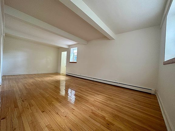 4th image of 476 Howard Ave APT 2AA