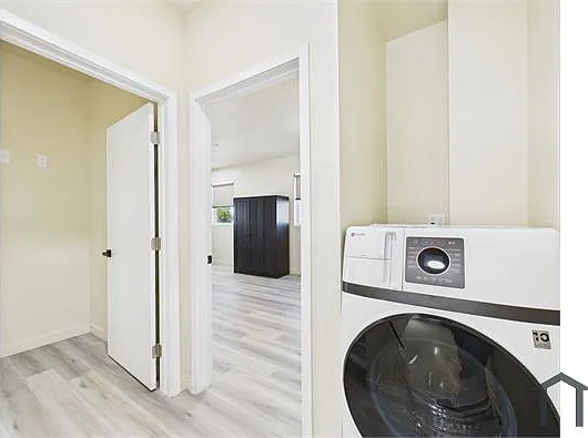 8457 Langdon Ave — Photo 13