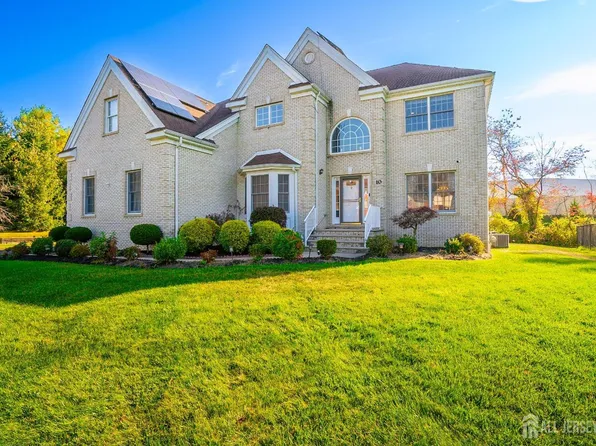 10 Eddie Ct, Dayton, NJ 08810