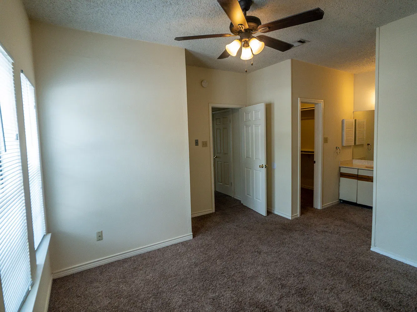 3 bed, 2.5 bath, 1200 sqft, $2,650 — Photo 3