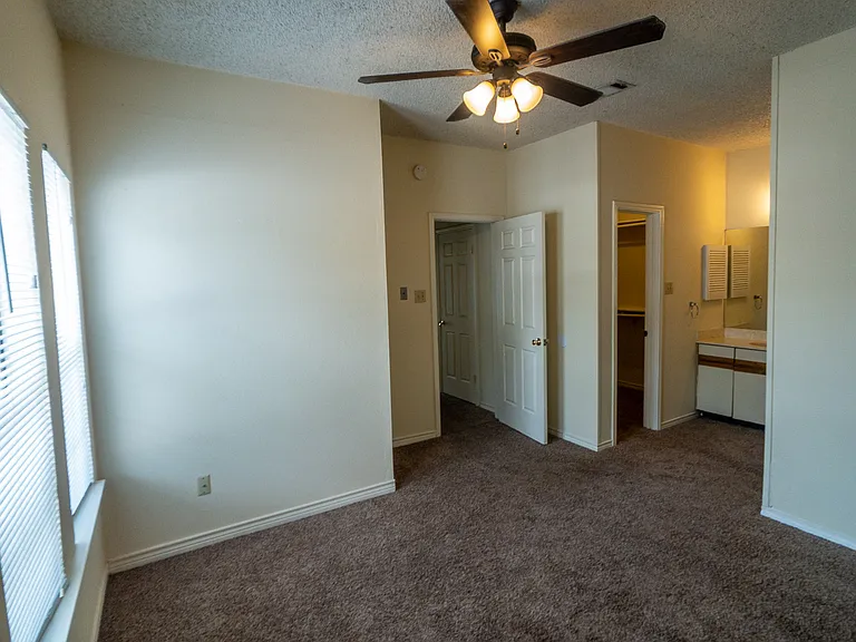 706 W 24th St #310 — Photo 3