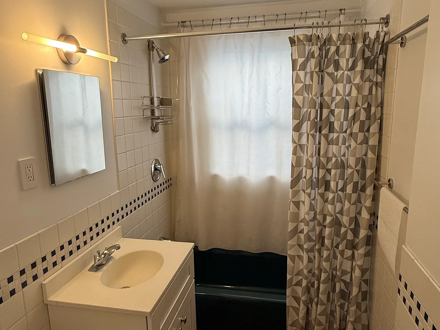 3 bed, 1380 sqft, $3,800 — Photo 3