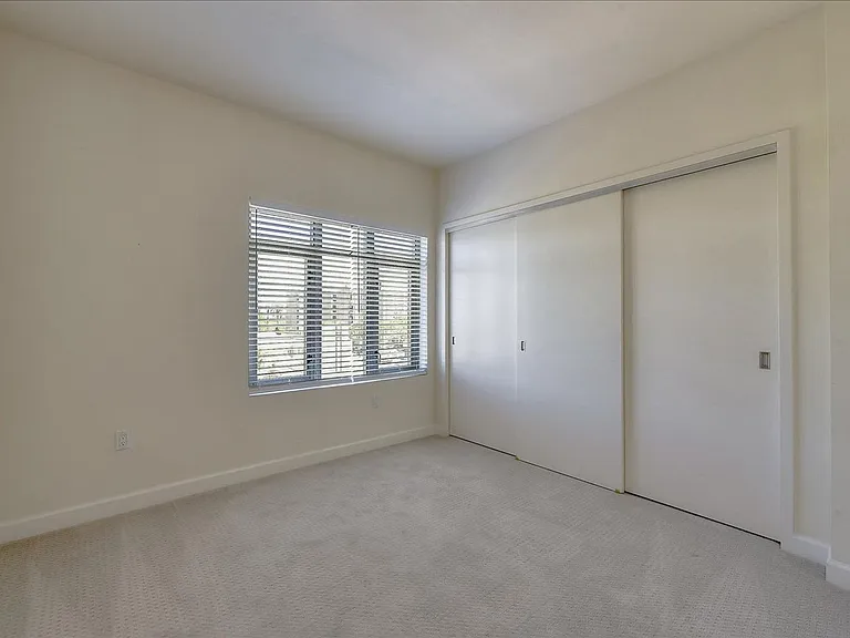 175 W Saint James St #508 — Photo 8