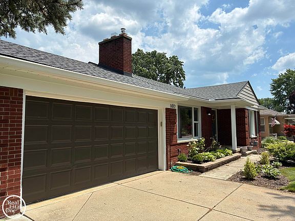 3rd image of 1072 S Brys Dr