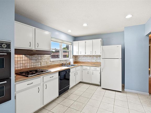 3rd image of 4538 Frederickton Ct