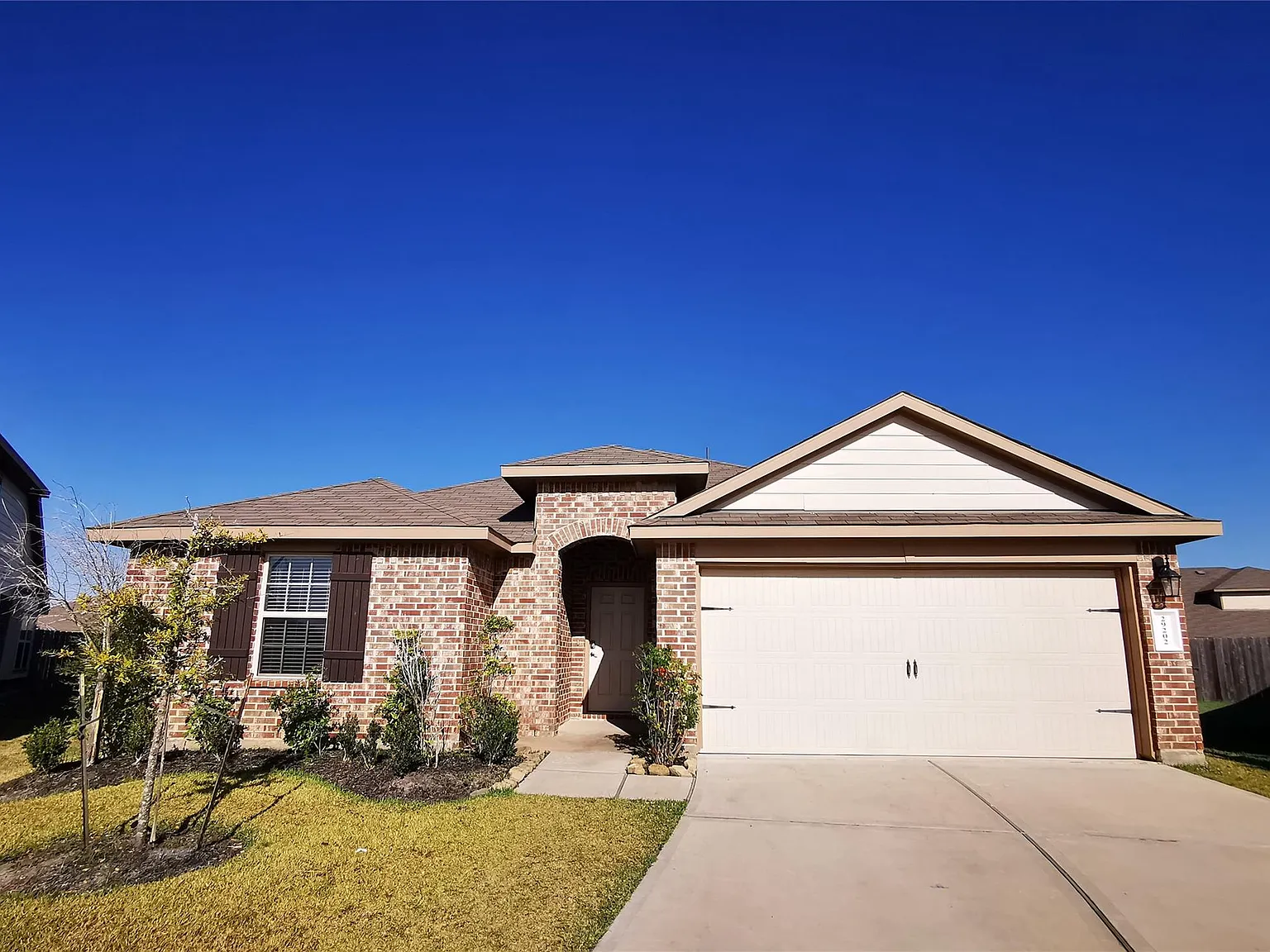 4 bed, 2.0 bath, 2098 sqft, $2,150 — Photo 1