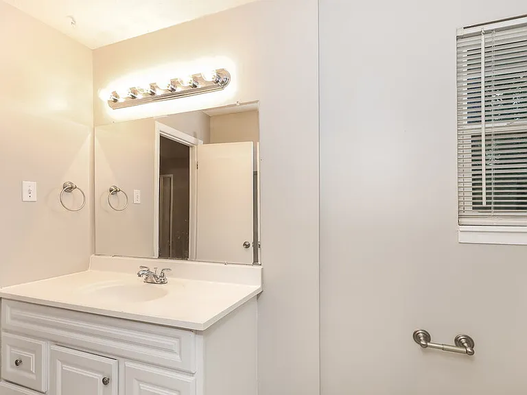 8486 Magnolia Dr — Photo 16