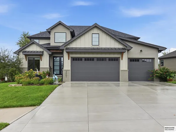 2007 S 211th St, Elkhorn, NE 68022