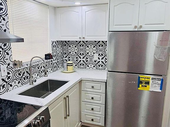 5th image of 18740 NE 18th Ave APT 142