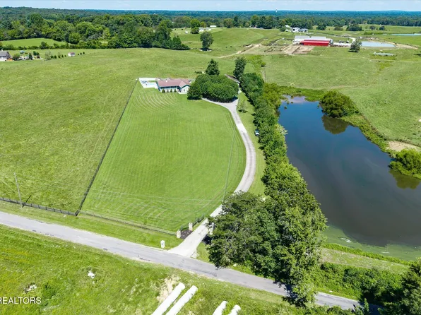 113 Swan Rd, Crossville, TN 38555