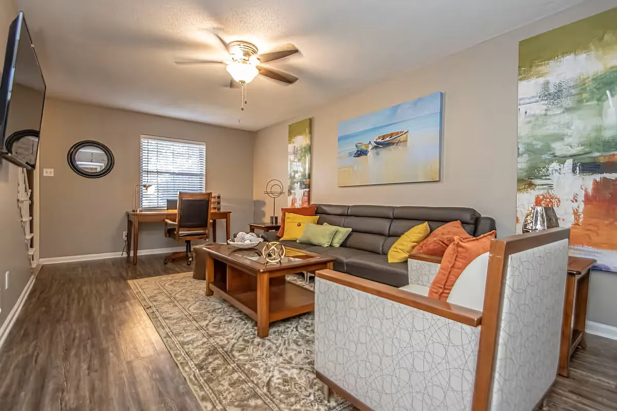 2 bed, 1.5 bath, 1100 sqft, $1,500 — Photo 2