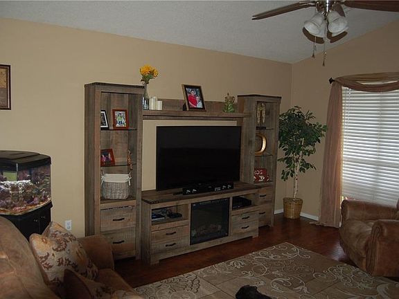 2nd image of 3910 Princeton St