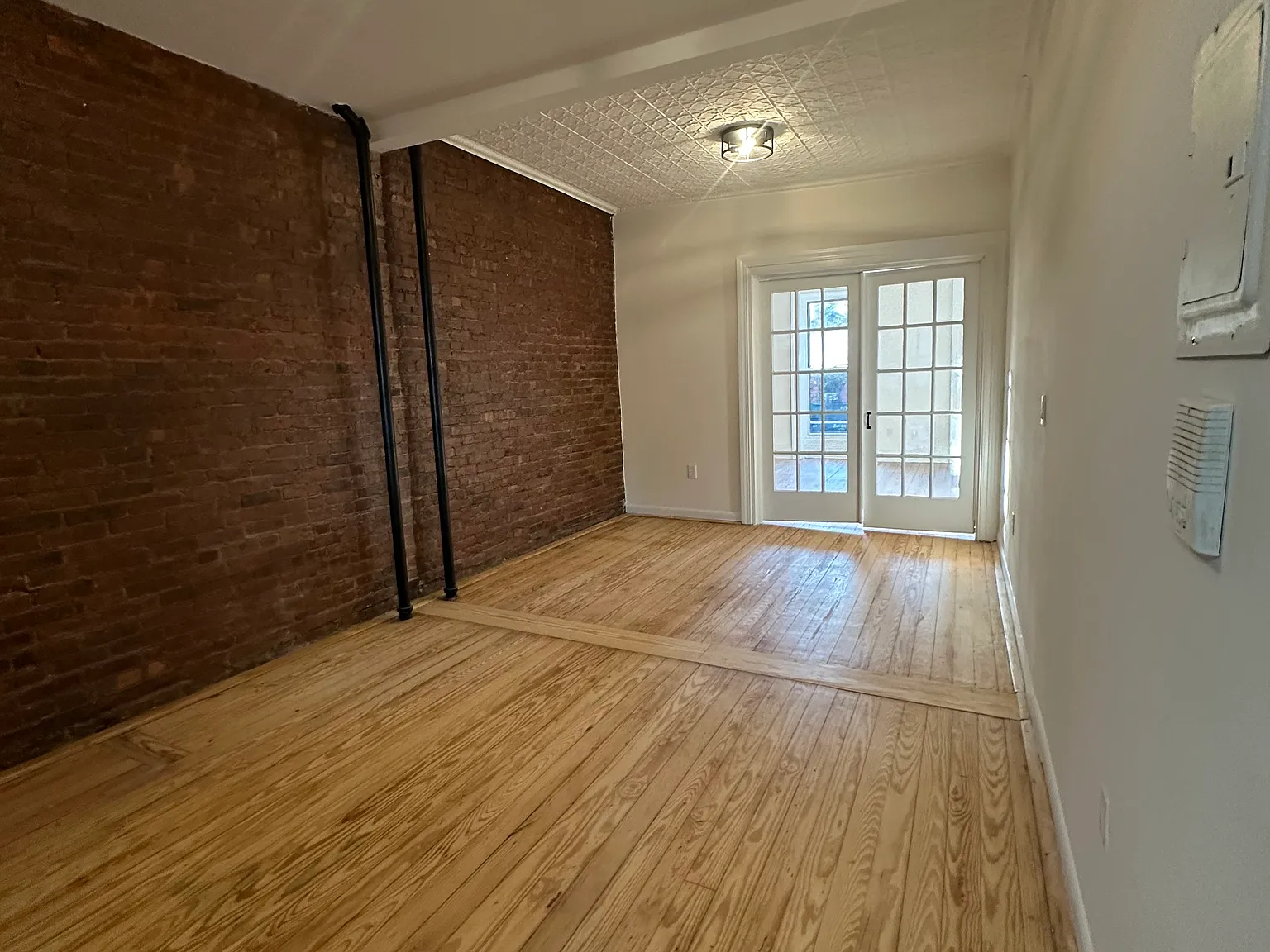 437 Court Street — Photo 3