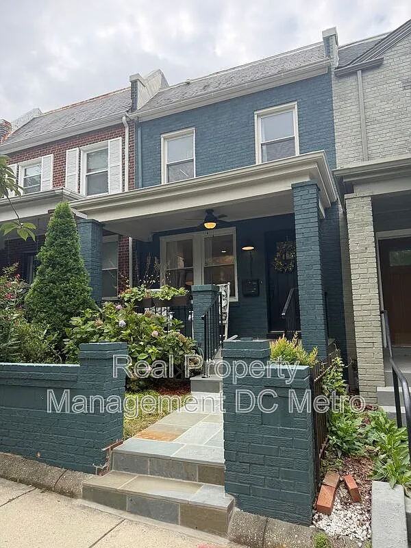 3 bed, 3.0 bath, 1344 sqft, $3,300 — Photo 1