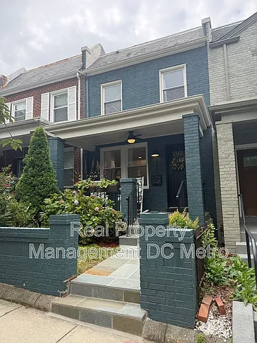 1711 Lang Pl NE Photo 1