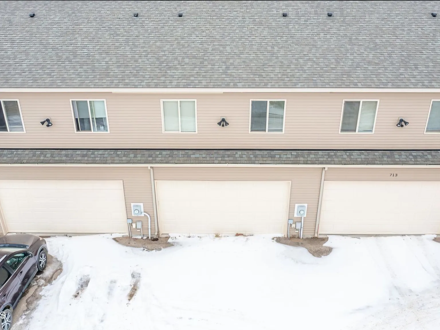 4 bed, 1340 sqft, $2,400 — Photo 3