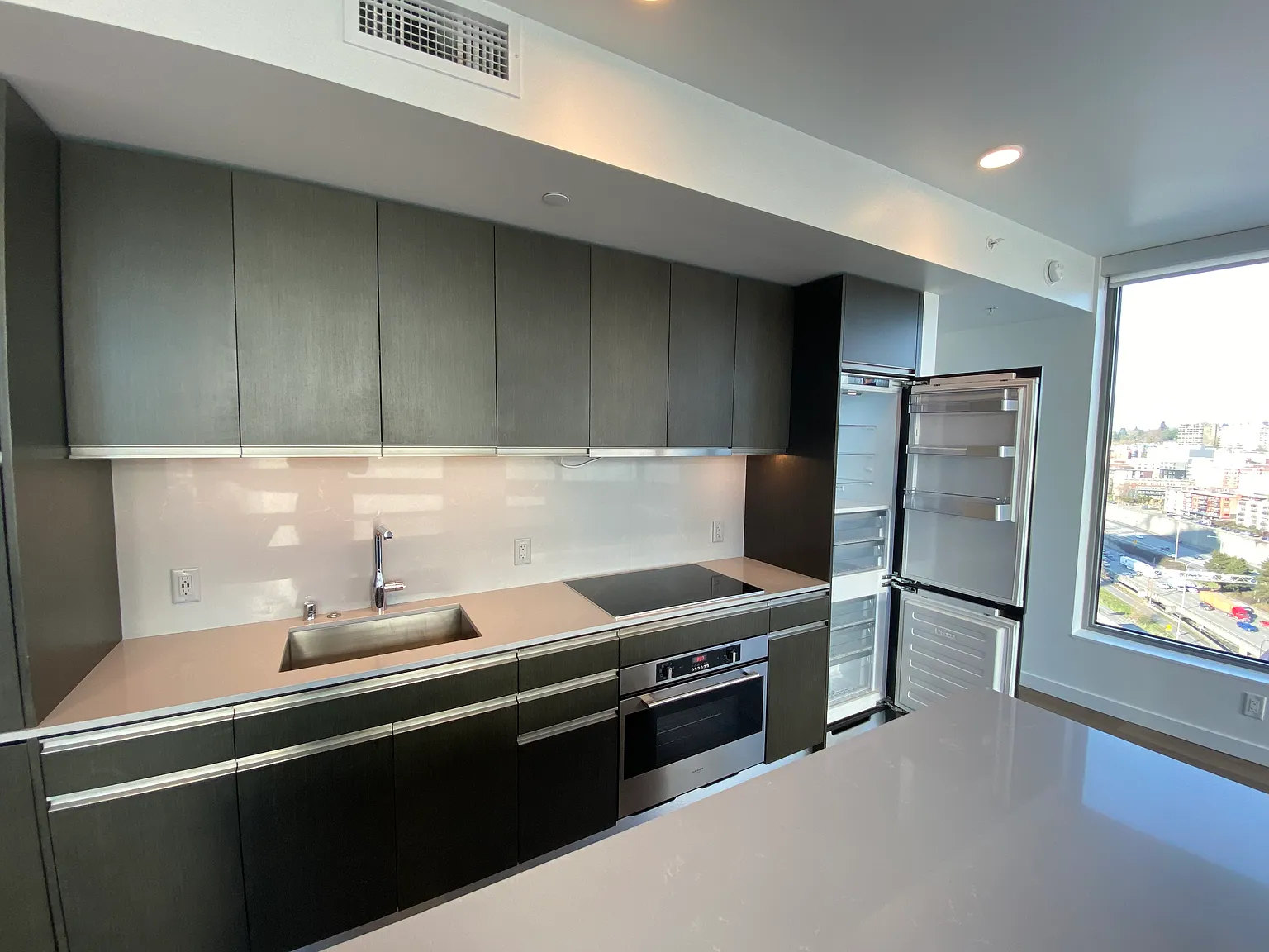 2 bed, 1032 sqft, $3,945 — Photo 2