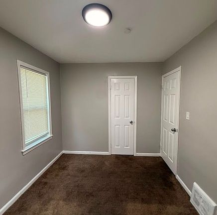 4th image of 19307 Lindsay St