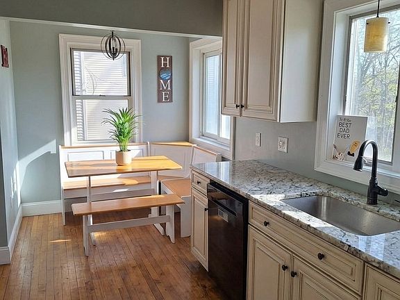 3rd image of 83 Chestnut St