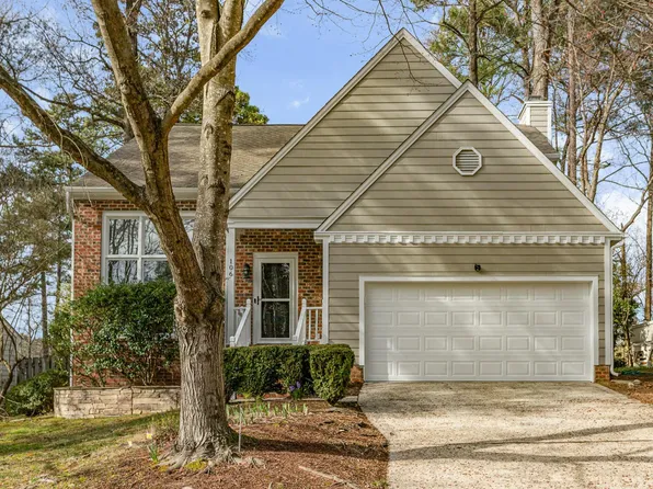 106 McIntire Ln, Cary, NC 27513