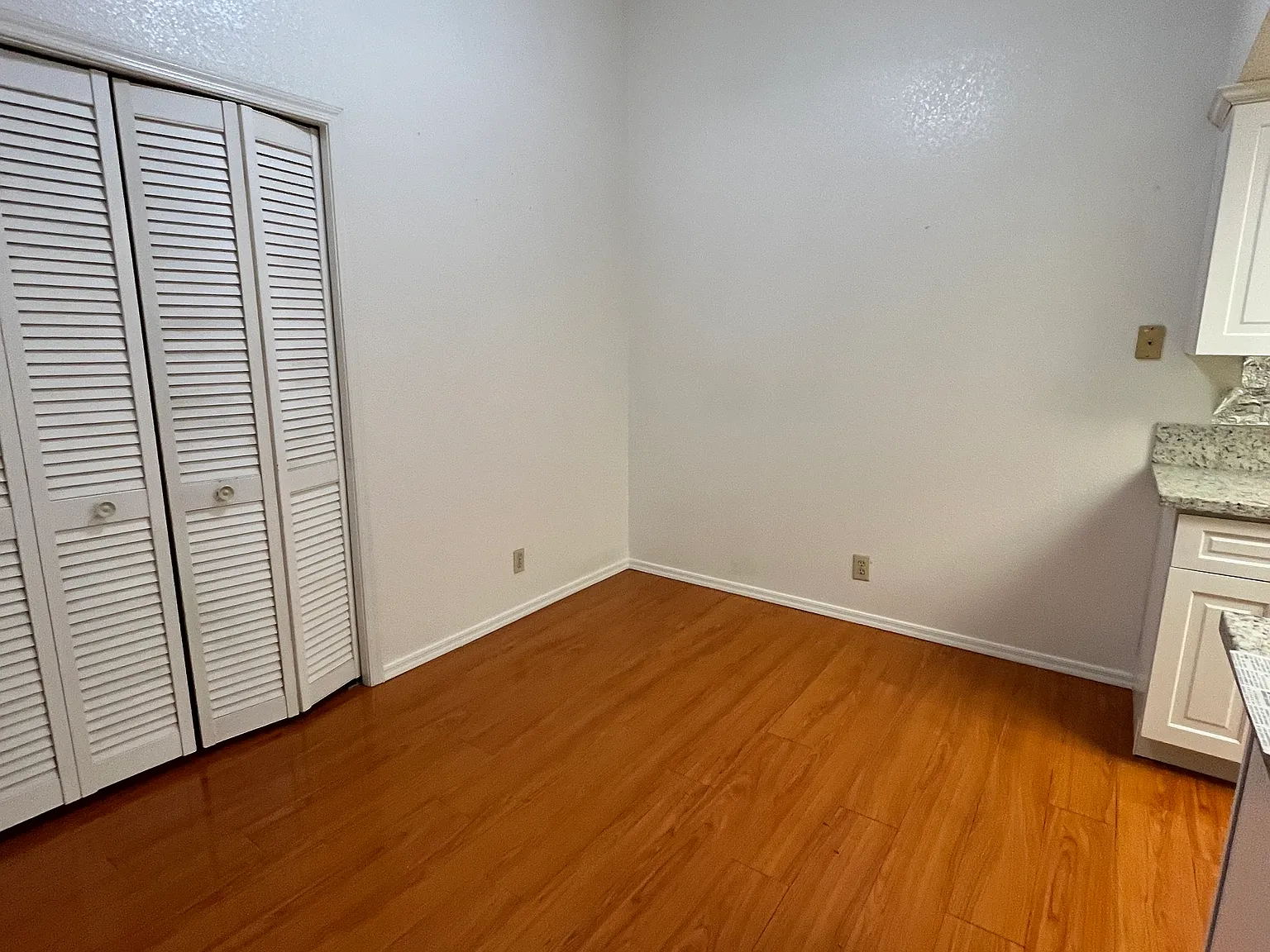 1976 N Lemon Tree Ln — Photo 2