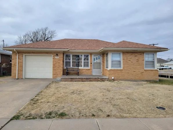 1140 N Main St, Russell, KS 67665