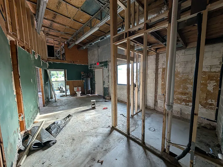 430 E Brockett St — Photo 10