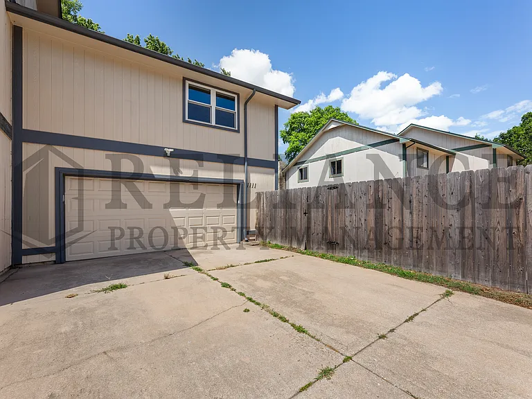 1111 E Redwood Rd — Photo 6