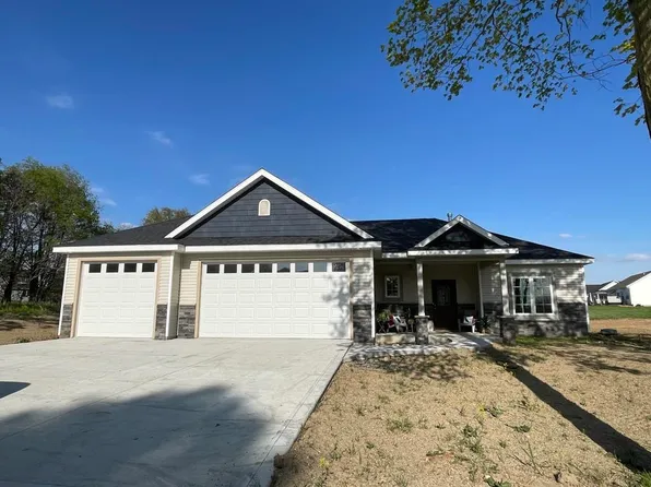 2262 Highlander Dr, Warsaw, IN 46580