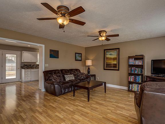 4th image of 515 Tenn Cir